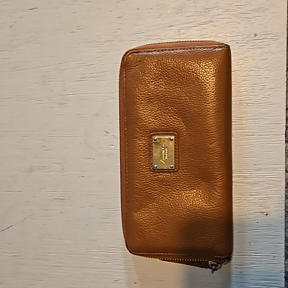 Kenneth Cole brown wristlet
